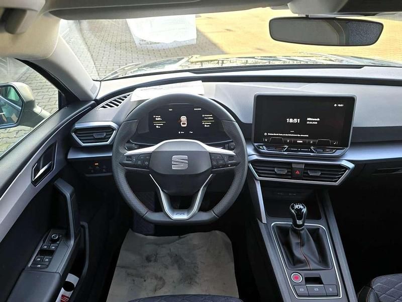 Neu Seat Leon CONNECT 150 PS (110 kW) 2026 Fjordblau Kombi