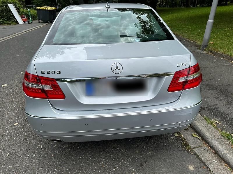 Gebraucht Mercedes E200 184 PS (135 kW) 2009 Silber Limousine
