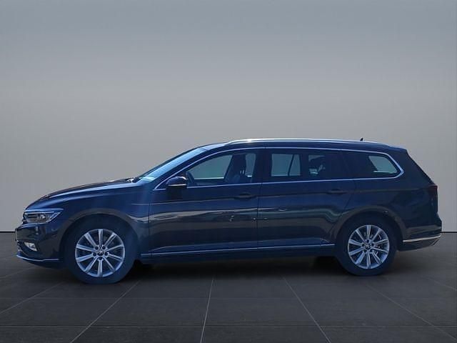 Gebraucht VW Passat 150 PS (110 kW) 2022 Grau (metallic) Kombi