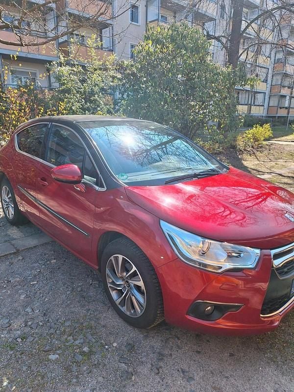 Second-hand Citroën DS4 So Chic 114 CP (83 kW) 2015 Roșu Hatchback
