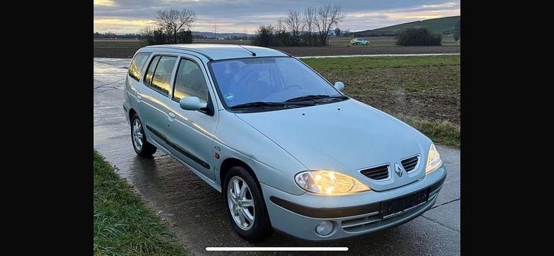 Gebraucht Renault Mégane Authentique 107 PS (78 kW) 2001 Silber Limousine