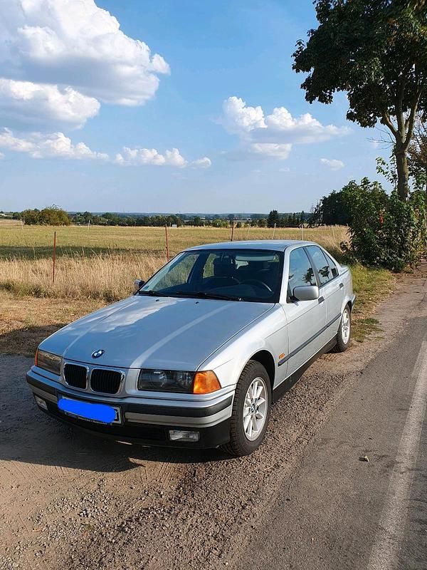 Silber Gebraucht 1997 BMW 320 Limousine | 14.500 € - Bild 1/4