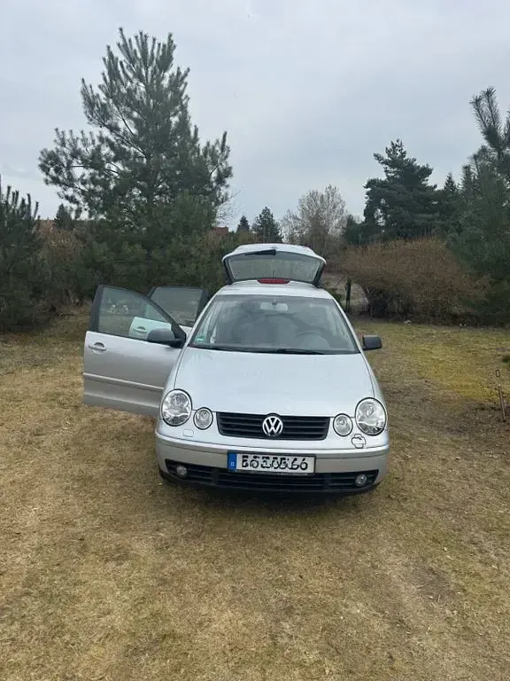 Gebraucht VW Polo Basis 75 PS (55 kW) 2004 Silber Kleinwagen