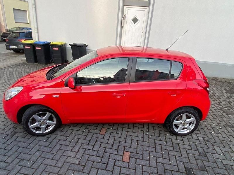 Gebraucht Hyundai i20 Comfort 101 PS (74 kW) 2009 Rot Kleinwagen
