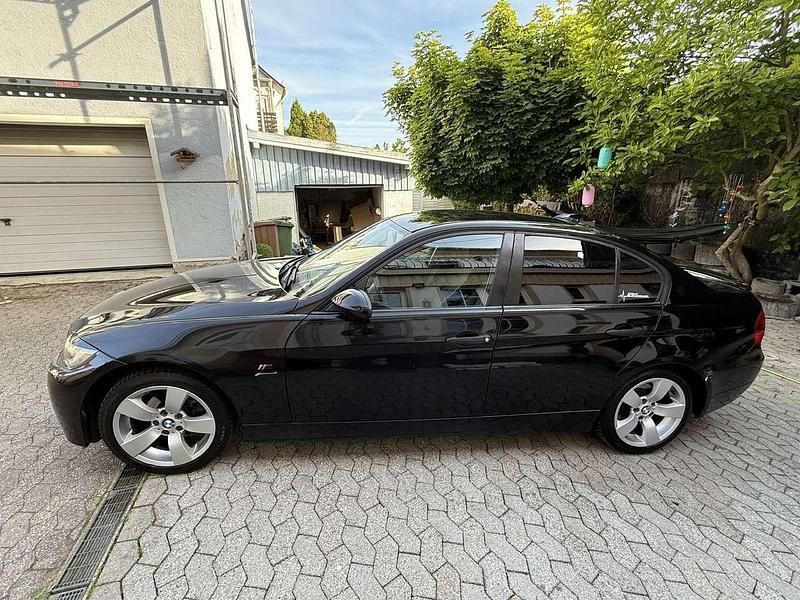 Gebraucht 2005 BMW 320 Limousine | 4.150 € (Teuer) - Bild 1/4