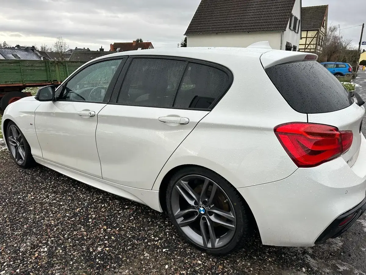 Gebraucht BMW 120 M Sport 190 PS (139 kW) 2015 Weiß Kleinwagen