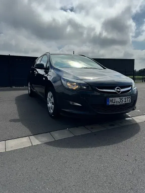 Gebraucht Opel Astra 110 PS (80 kW) 2014 Schwarz Limousine