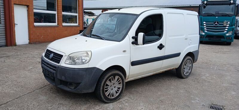 Weiß Gebraucht 2005 Fiat Doblò Van / Kleinbus | 1.190 € (Fairer Preis) - Bild 1/4