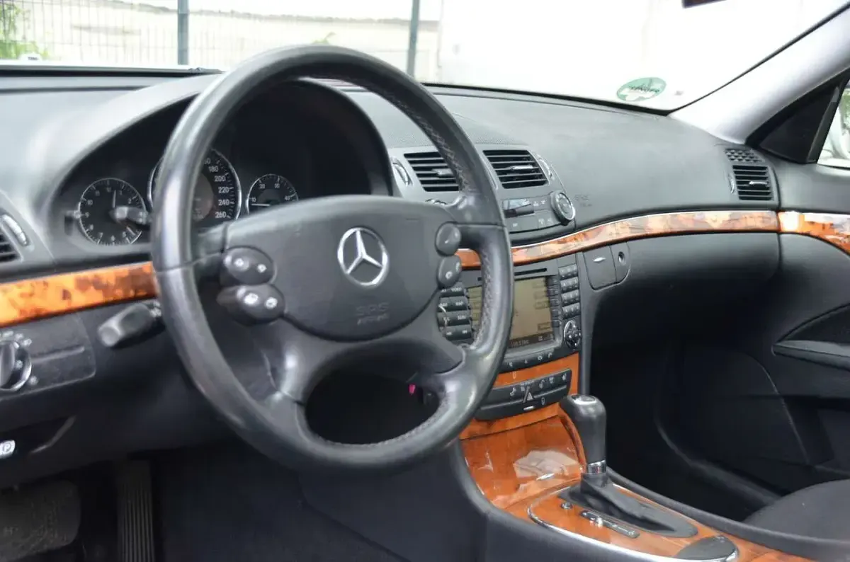 Gebraucht Mercedes E220 Elegance 170 PS (125 kW) 2008 Iridiumsilber  metalliclack Limousine