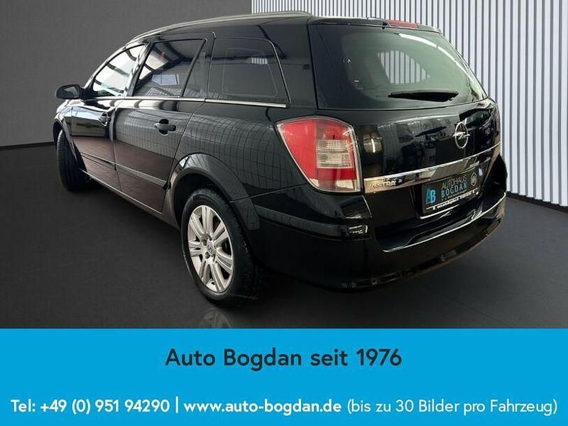 Gebraucht Opel Astra 90 PS (66 kW) 2008 Saphirschwarz mi2 Kombi