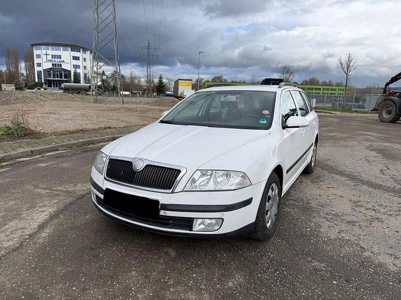 Weiß Gebraucht 2008 Skoda Octavia Ambiente Kombi | 1.699 € (Guter Preis) - Bild 1/4