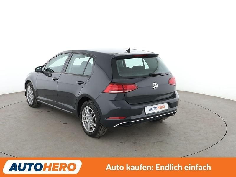 Gebraucht VW Golf VII Comfortline 116 PS (85 kW) 2019 Weiß Limousine