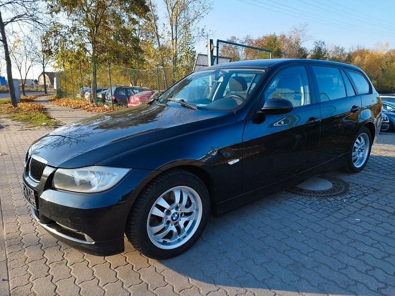Schwarz Gebraucht 2006 BMW 318 Kombi | 1.990 € (Superpreis) - Bild 1/4