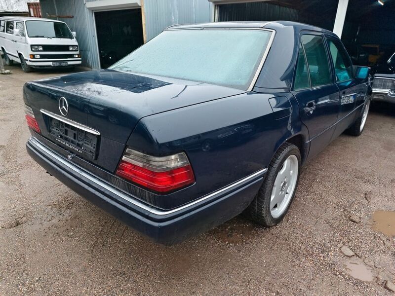 Gebraucht Mercedes E280 193 PS (141 kW) 1993 Blau Limousine