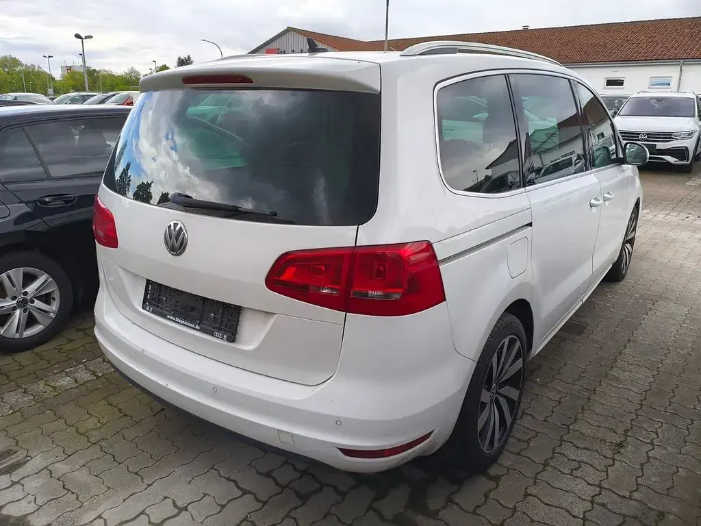 Gebraucht VW Sharan 177 PS (130 kW) 2015 Oryxweiß perlmutteffekt Van / Kleinbus