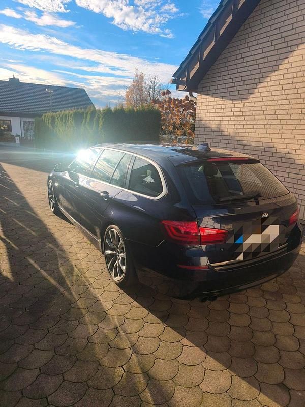 Gebraucht BMW 525 Luxury Line 218 PS (160 kW) 2017 Blau Kombi