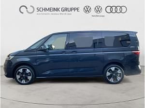 Neu VW Multivan Life 204 PS (150 kW) 2025 Blau (starlight blue metallic) Van