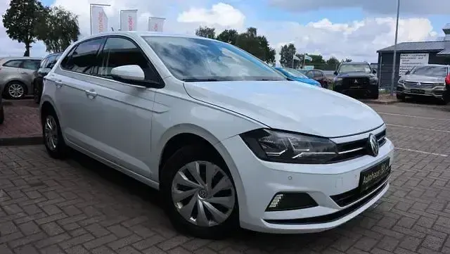 Gebraucht VW Polo Comfortline 80 PS (58 kW) 2019 Weiß Kleinwagen