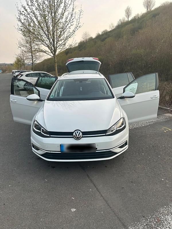 Gebraucht VW Golf VII Highline 150 PS (110 kW) 2019 Weiß Kombi