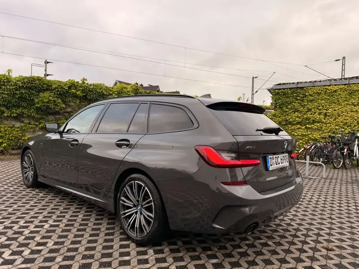 Gebraucht BMW 320 M Sport 190 PS (139 kW) 2021 Dravitgrau Kombi