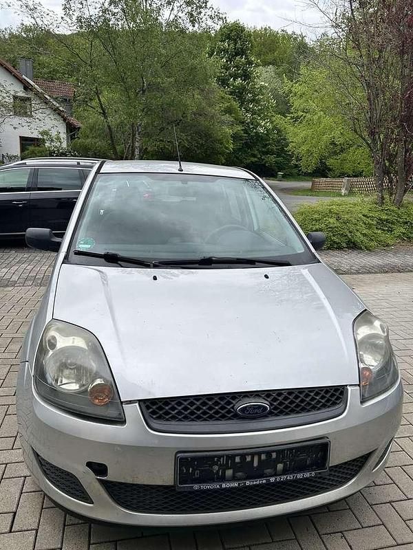 Grau Gebraucht 2007 Ford Fiesta Fun X Kleinwagen | 1.500 € (Fairer Preis) - Bild 1/4