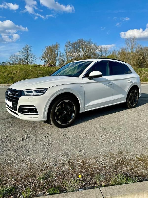 Weiß Gebraucht 2020 Audi Q5 Ambiente SUV | 30.299 € (Superpreis) - Bild 1/4