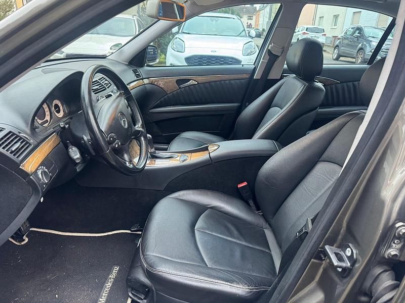 Gebraucht Mercedes E280 Avantgarde 231 PS (169 kW) 2008 Andere farben Limousine