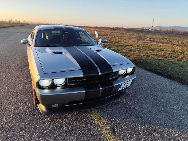 Silber Gebraucht 2011 Dodge Challenger Coupé | 32.000 € (Teuer) - Bild 1/4