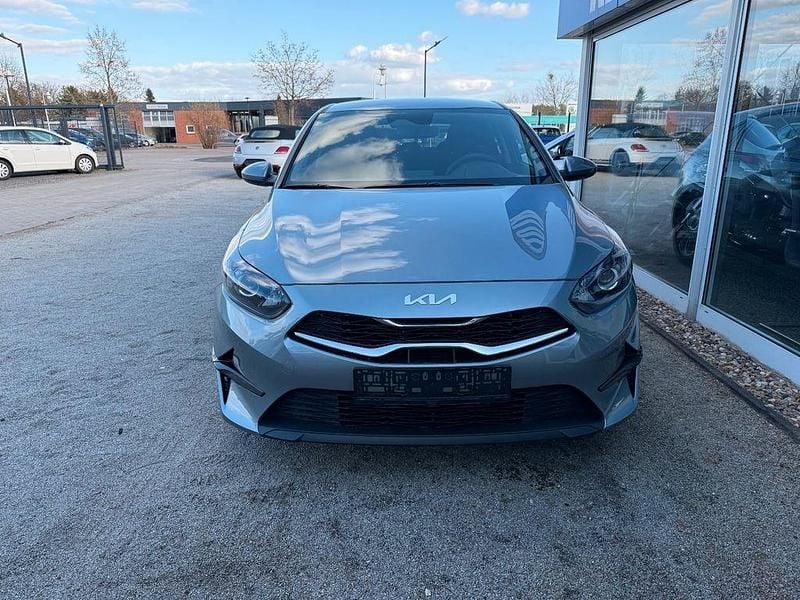Neu Kia Ceed 140 PS (102 kW) 2026 Grau Kleinwagen