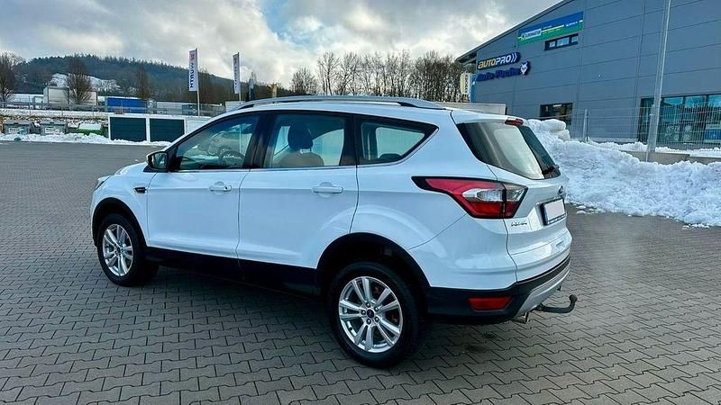 Gebraucht Ford Kuga 150 PS (110 kW) 2019 Schwarz SUV