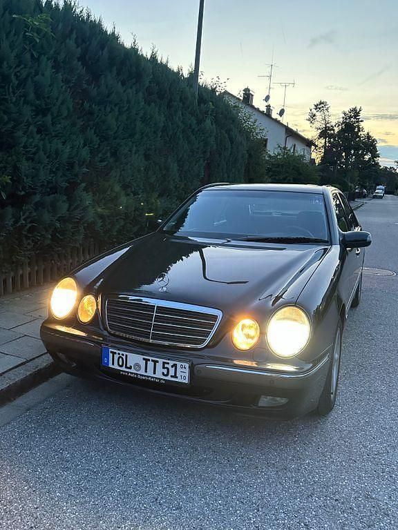 Gebraucht Mercedes E280 Elegance 204 PS (150 kW) 2001 Grau Limousine
