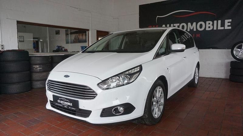 Gebraucht Ford S-MAX Titanium 179 PS (131 kW) 2017 Weiß Van / Kleinbus