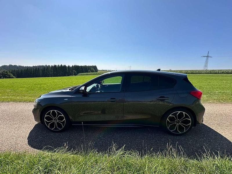 Gebraucht Ford Focus ST-Line 182 PS (133 kW) 2019 Grau Limousine