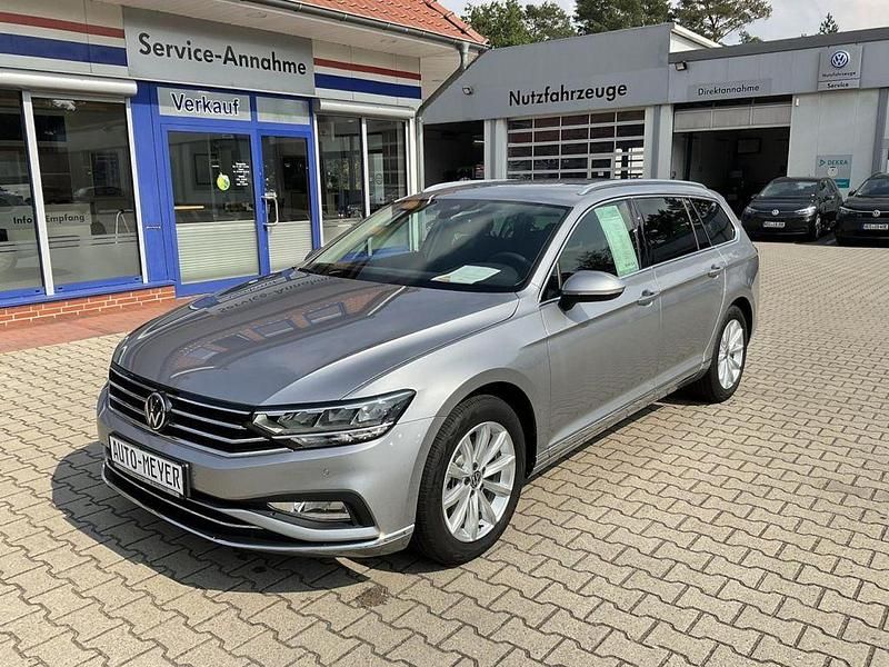 Gebraucht VW Passat Elegance 150 PS (110 kW) 2022 Pyritsilber (metallic) Kombi