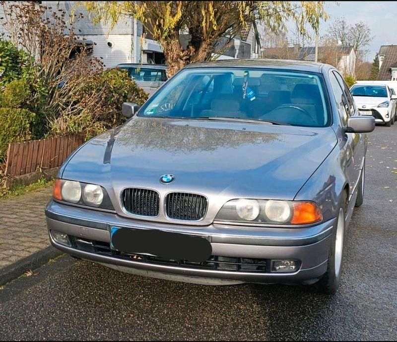 Silber Gebraucht 1996 BMW 528 Limousine | 3.950 € (Superpreis) - Bild 1/4