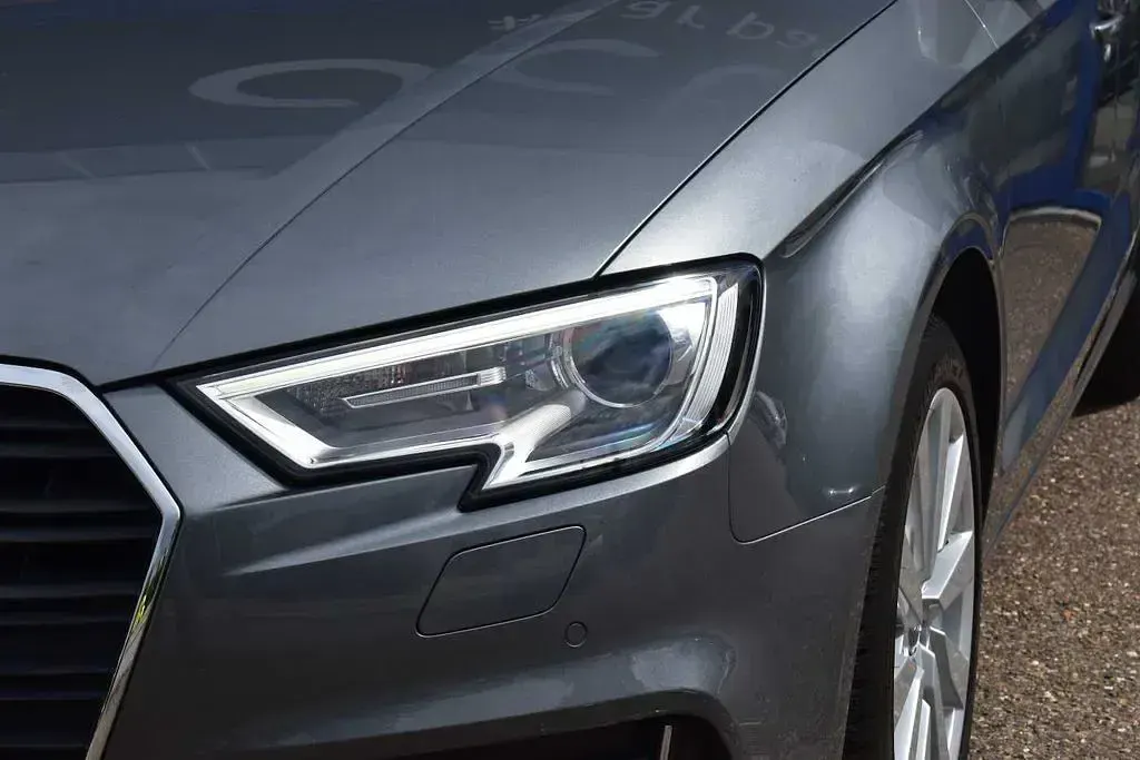 Gebraucht Audi A3 Sport 116 PS (85 kW) 2017 Grau Limousine