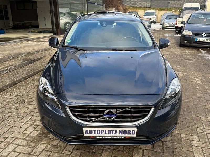 Gebraucht Volvo V40 You! 114 PS (83 kW) 2015 Blau Limousine