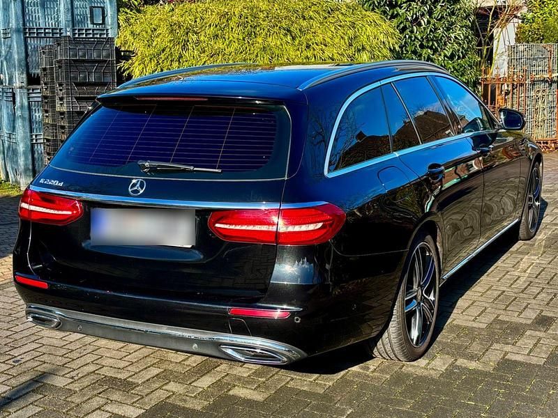 Gebraucht Mercedes E220 Avantgarde 194 PS (142 kW) 2016 Schwarz Kombi