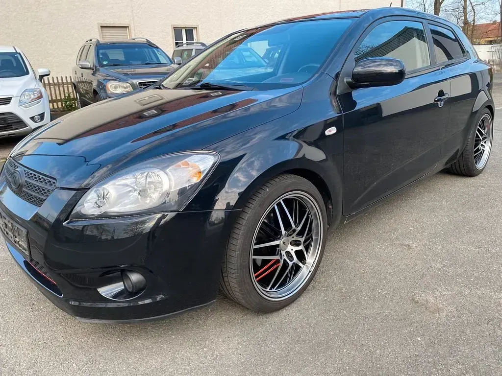 Używany Kia Ceed 125 KM (91 kW) 2011 Czarny Hatchback
