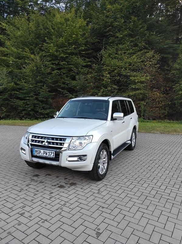 Weiß Gebraucht 2015 Mitsubishi Pajero Top SUV | 29.999 € (Fairer Preis) - Bild 1/4