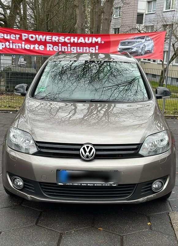Braun Gebraucht 2012 VW Golf Match Limousine | 5.500 € (Fairer Preis) - Bild 1/4