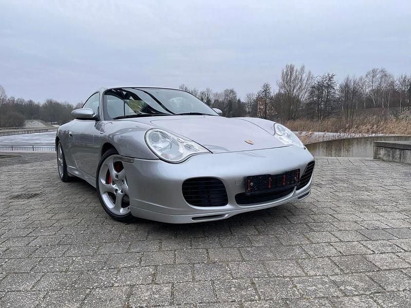 Silber Gebraucht 2004 Porsche 911 Carrera 4S Coupé | 55.930 € - Bild 1/4