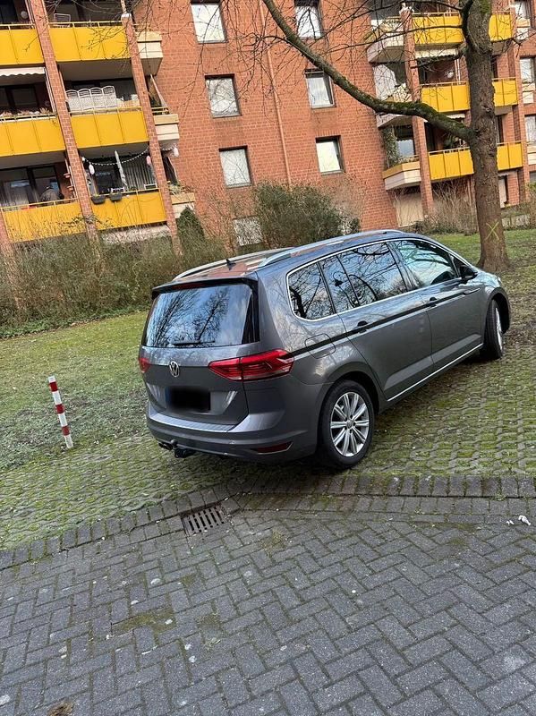 Gebraucht VW Touran Highline 150 PS (110 kW) 2016 Grau Van / Kleinbus