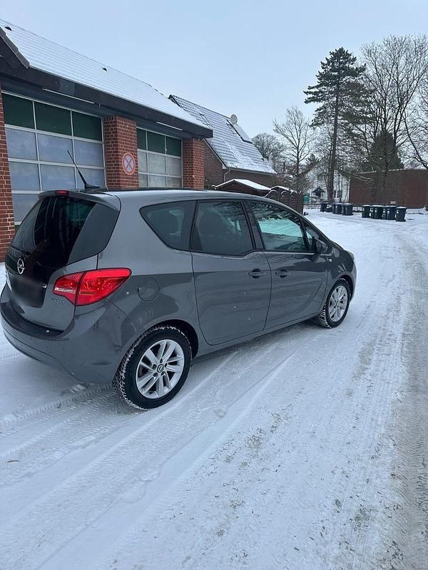 Gebraucht Opel Meriva Edition 140 PS (102 kW) 2016 Grau Van / Kleinbus