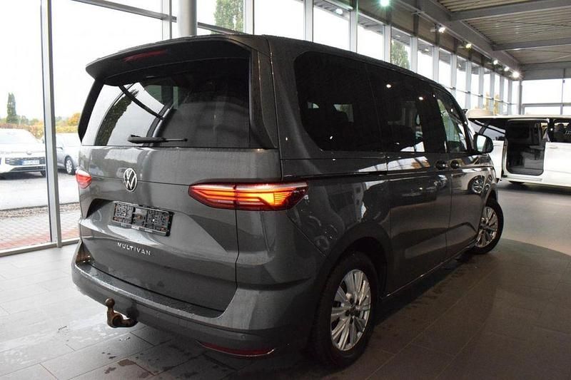 Gebraucht VW Multivan Basis 150 PS (110 kW) 2022 Indiumgrau Van