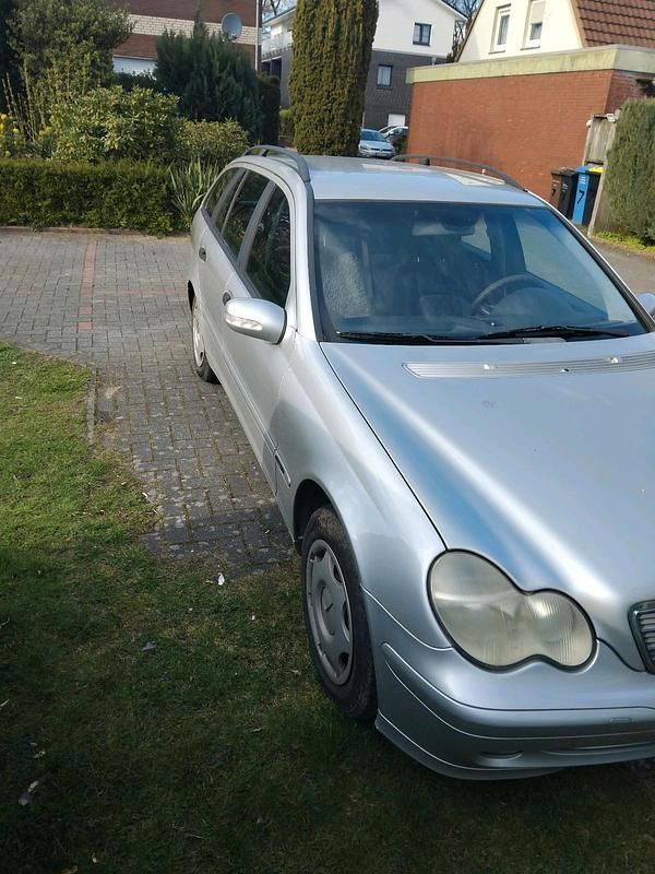 Second-hand Mercedes C200 122 CP (89 kW) 2002 Argintiu Break