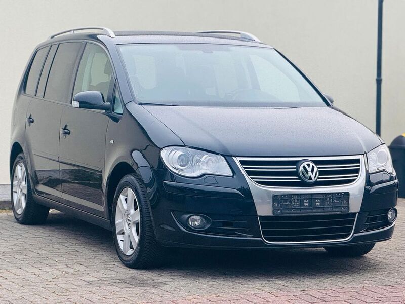 Schwarz Gebraucht 2009 VW Touran Highline Van / Kleinbus | 4.999 € (Guter Preis) - Bild 1/4