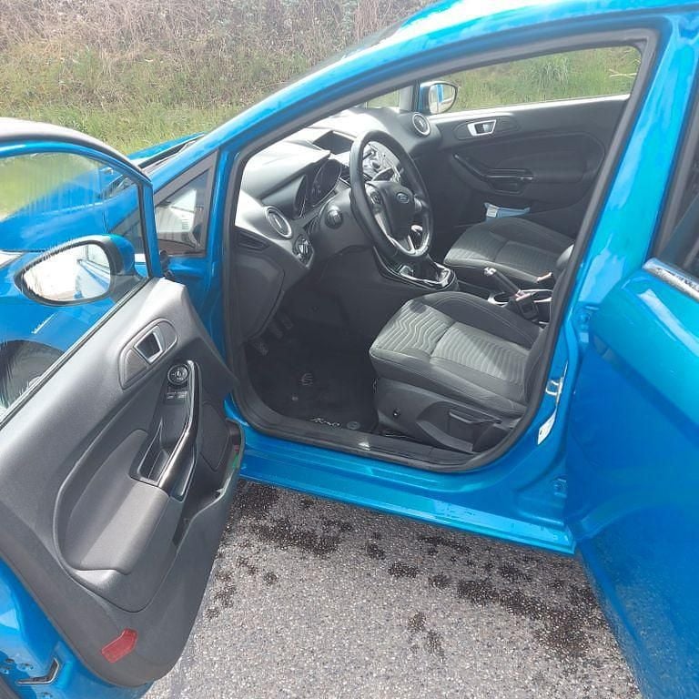 Gebraucht Ford Fiesta Titanium 101 PS (74 kW) 2013 Blau Kleinwagen