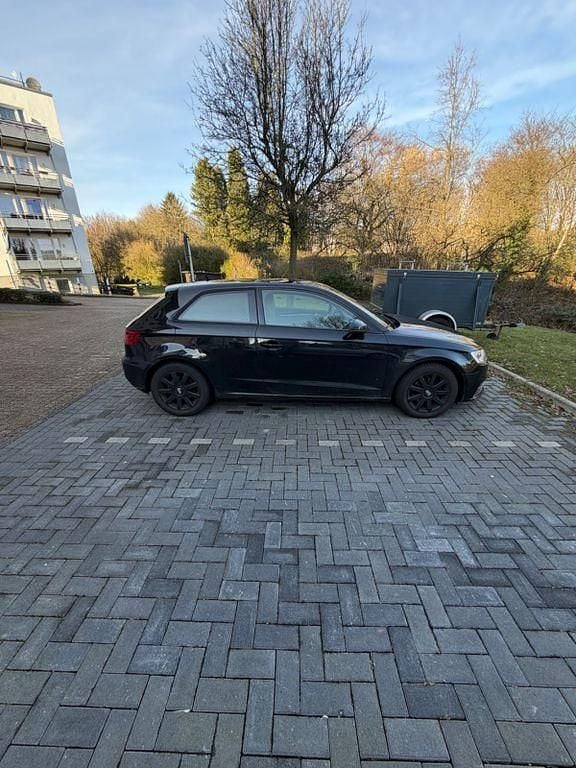 Gebraucht Audi A3 Ambiente 150 PS (110 kW) 2015 Schwarz Coupé