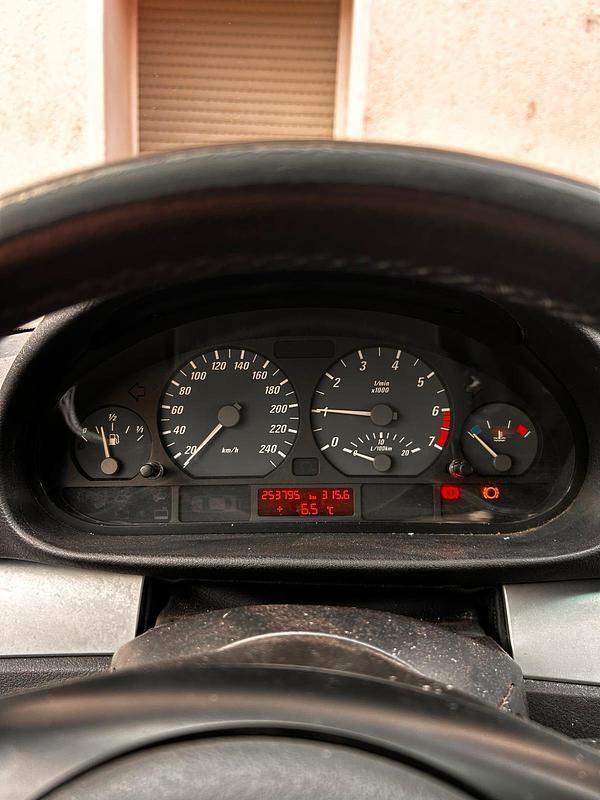 Gebraucht BMW 318 118 PS (86 kW) 2000 Rot Coupé